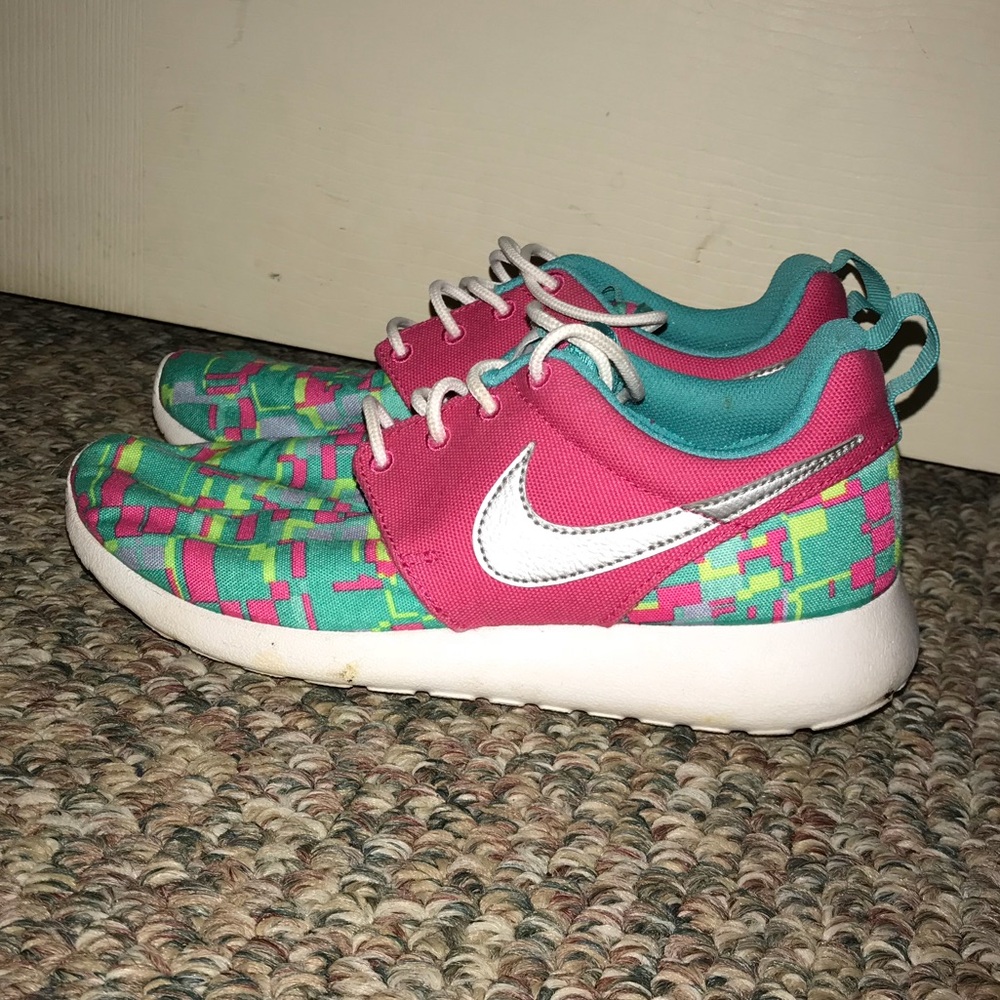Nike tennis shoes